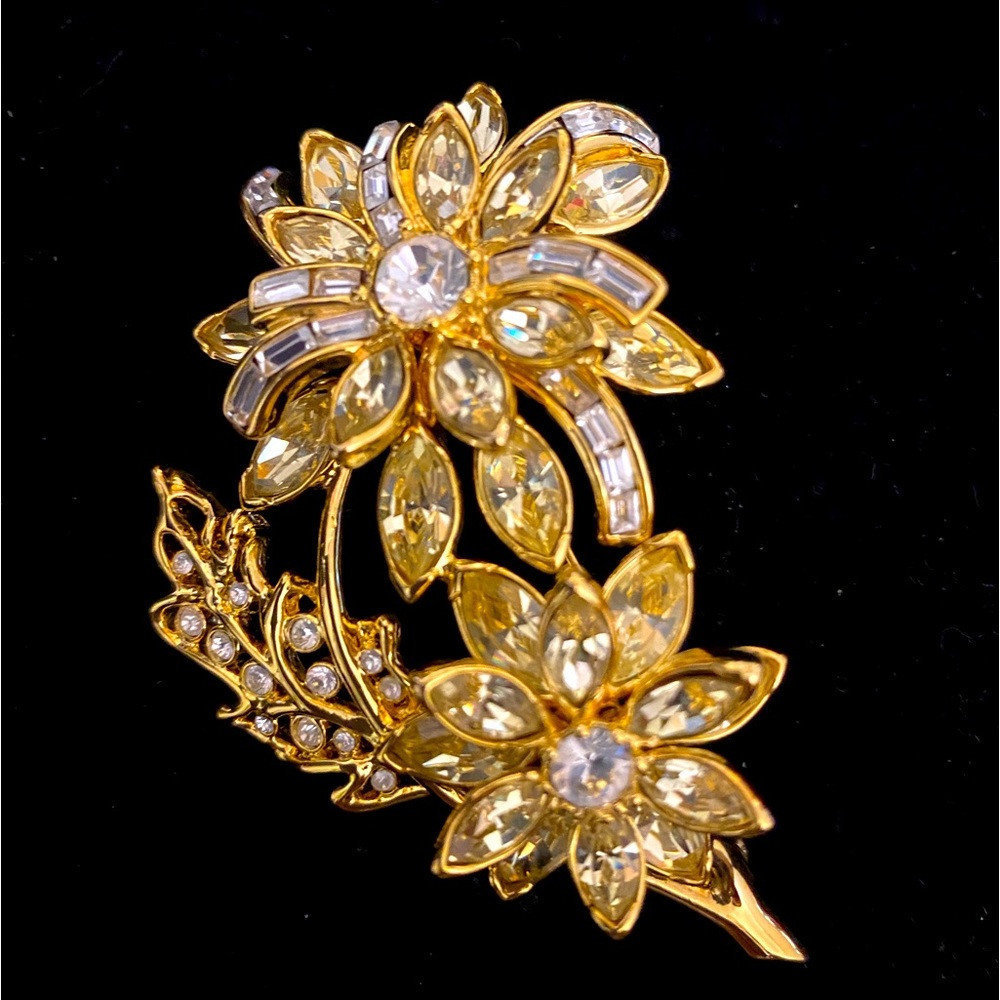 Beautiful, Elegant and Rare Nolan Miller GOLD KIST DAHLIA BROOCH.